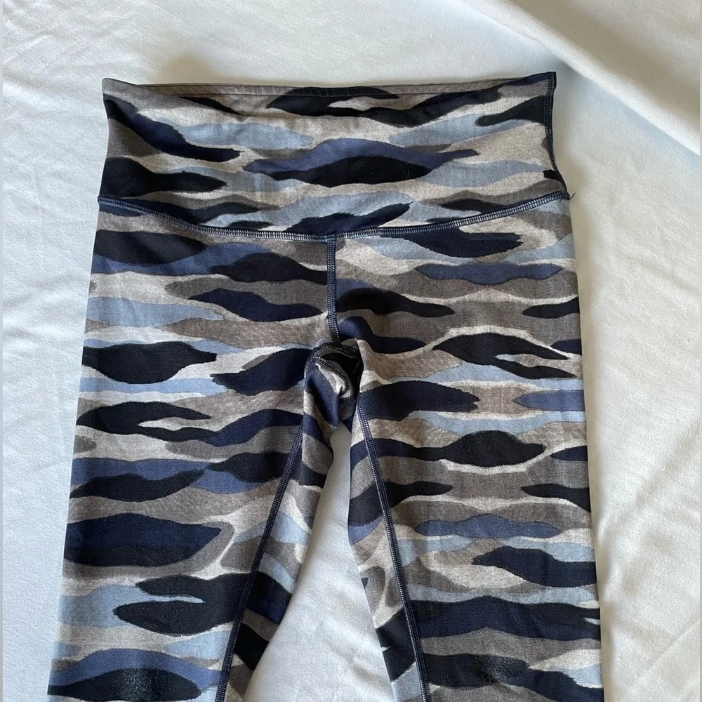 Lululemon Leggings Womens 2 Blue Gray Midi Camo Activewear Color-Block Logo Gym - Picture 2 of 6